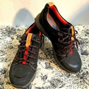 CLARKS Sz 7.5 Trainer  Style Shoes 'Tri Trek Gtx' Gortex Sneakers